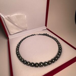 Elegant Tahitian Black Pearl Necklace